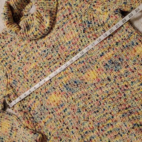 NWT  LOGO turtle neck sweater - Picture 3 of 7